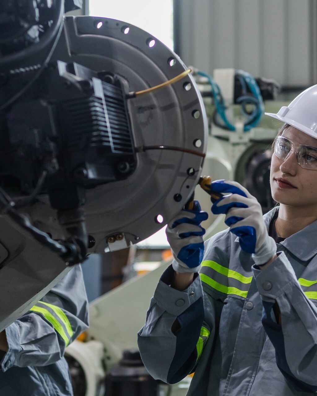 WhatzIndustry - engineers woman maintenance robotic arm female te 2025 03 09 21 38 28 utc uai